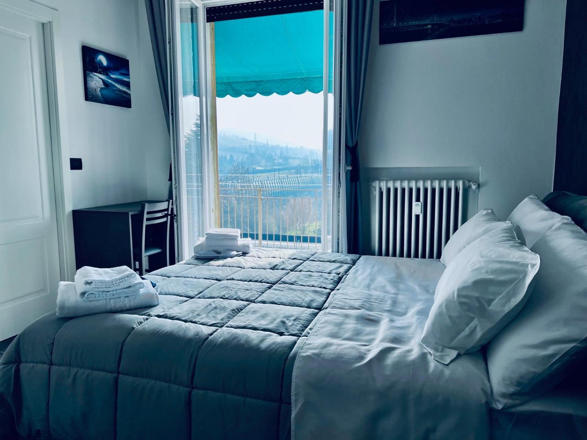 Seven Nights Bologna Bed & Breakfast Bagian luar foto