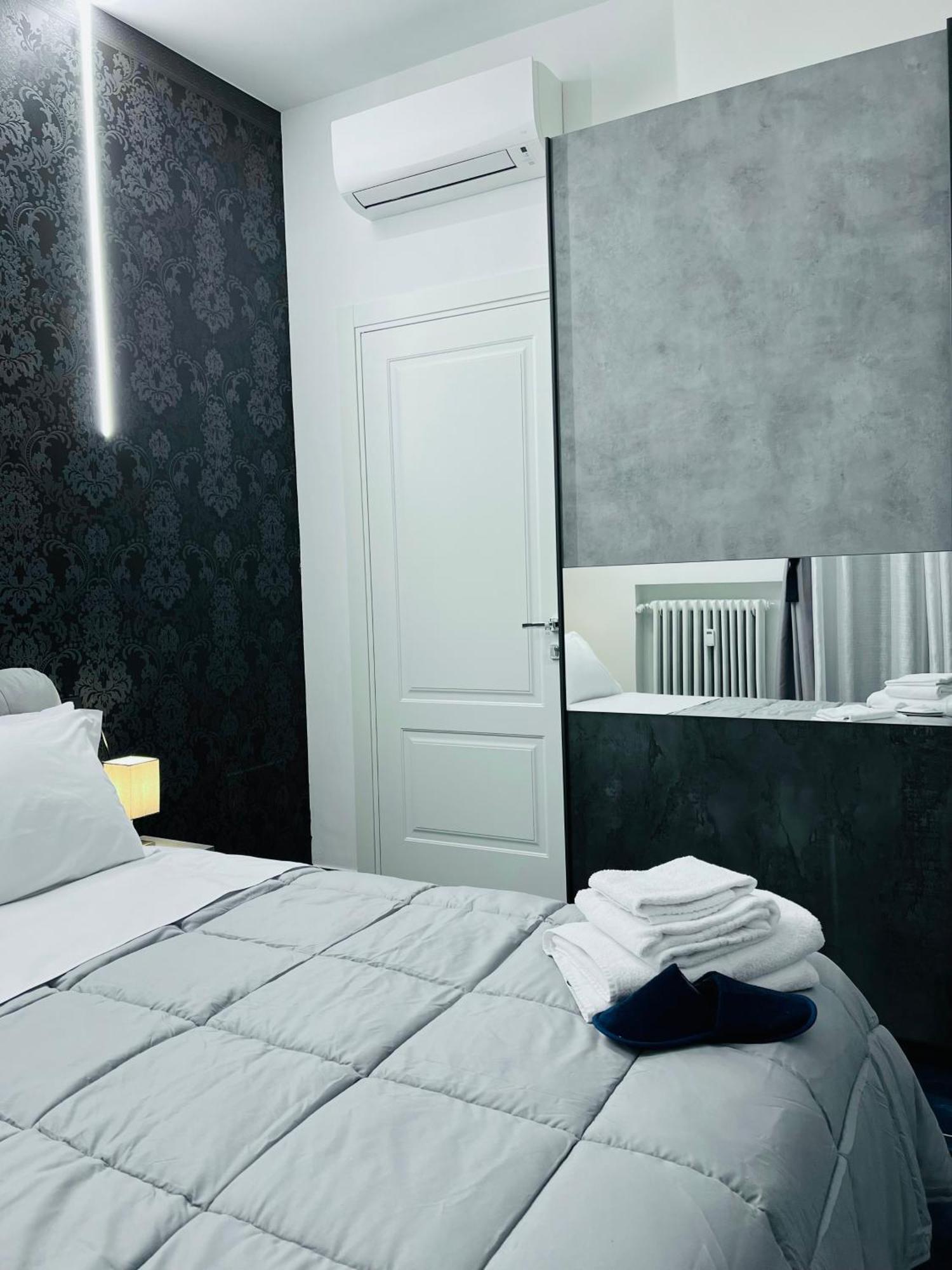 Seven Nights Bologna Bed & Breakfast Bagian luar foto