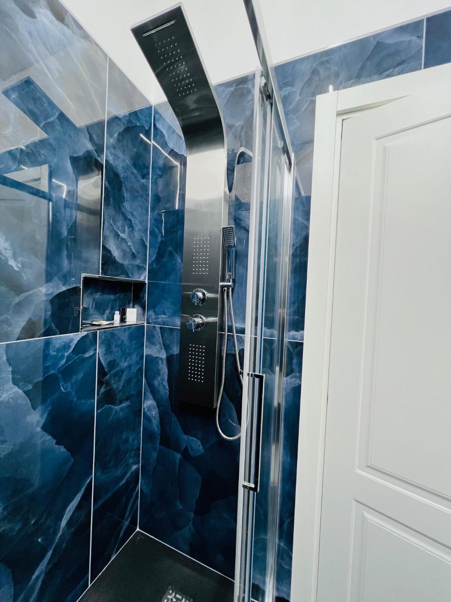 Seven Nights Bologna Bed & Breakfast Bagian luar foto
