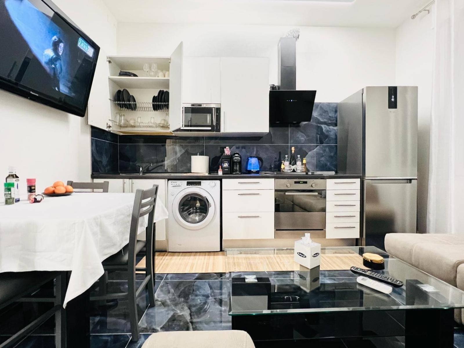 Seven Nights Bologna Bed & Breakfast Bagian luar foto
