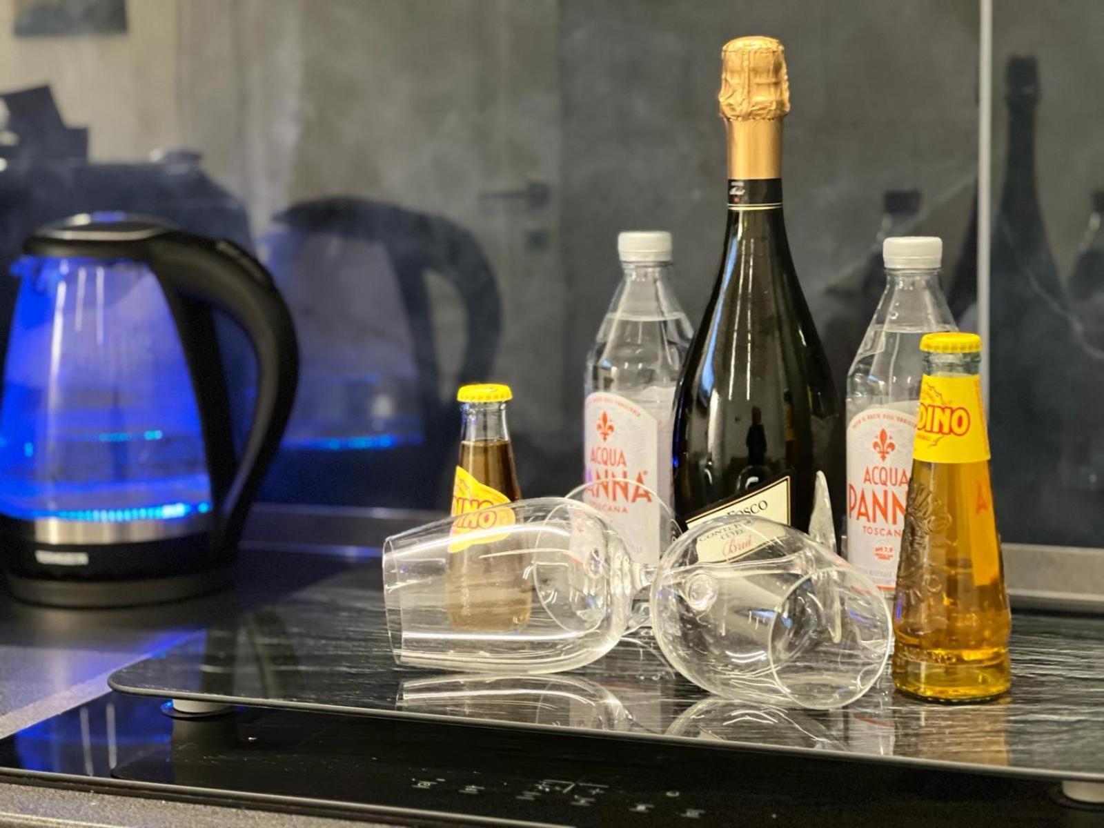 Seven Nights Bologna Bed & Breakfast Bagian luar foto