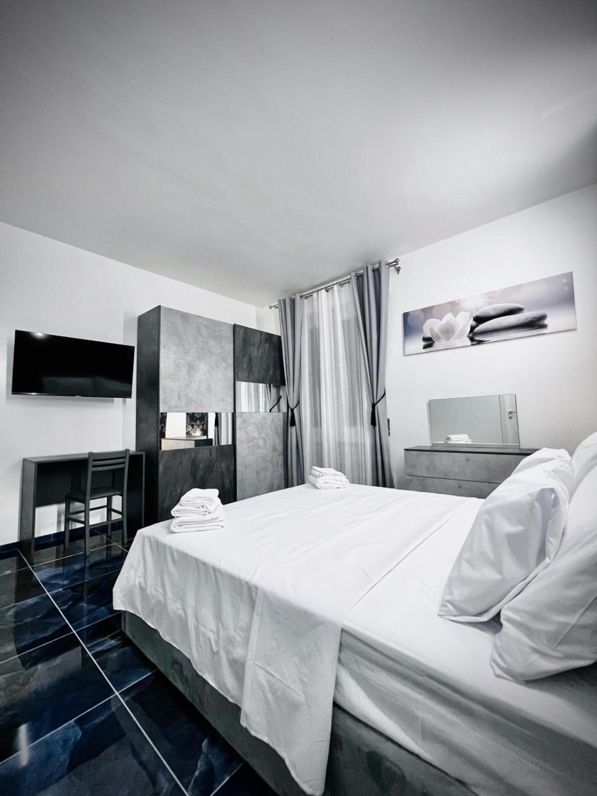 Seven Nights Bologna Bed & Breakfast Bagian luar foto