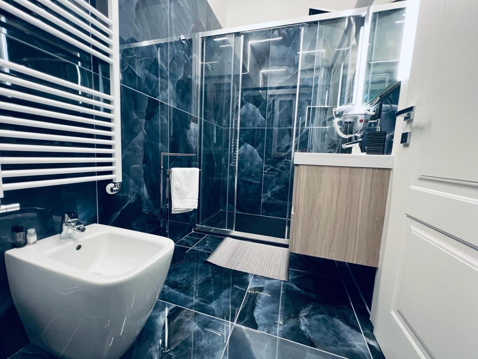 Seven Nights Bologna Bed & Breakfast Bagian luar foto